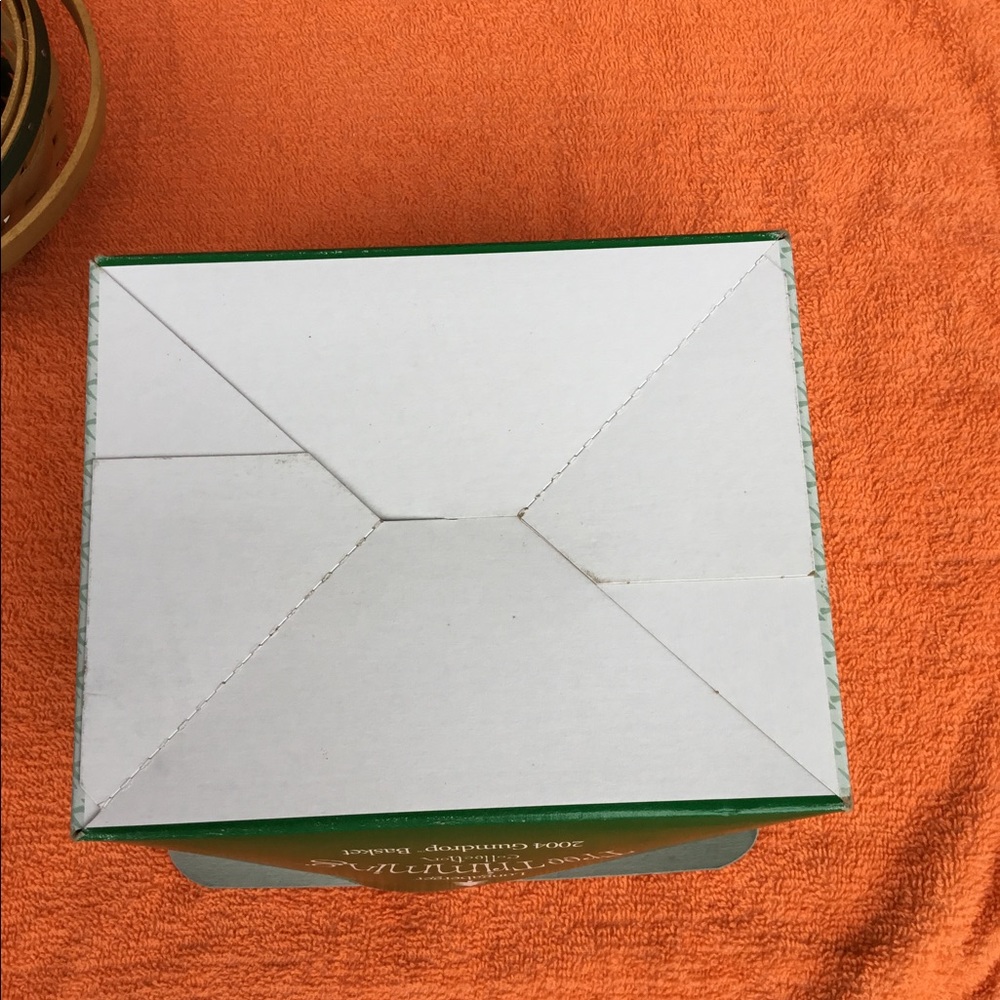 Longaberger 2004 Green Gumdrop Basket - Picture 6 of 10